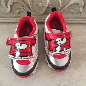 Snoopy light Up sneaker shoes Sz 6